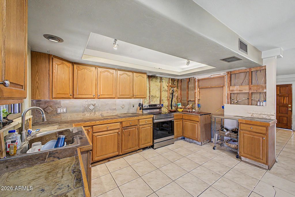 Image 23 of property listing at 13447 N 33RD Street, Phoenix, AZ 85032