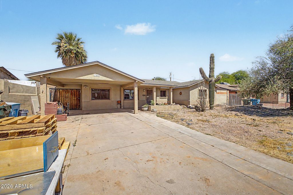 Image 4 of property listing at 13447 N 33RD Street, Phoenix, AZ 85032