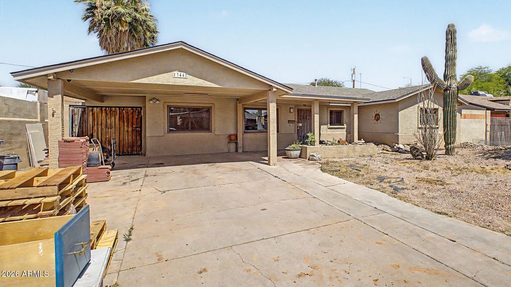 Image 5 of property listing at 13447 N 33RD Street, Phoenix, AZ 85032