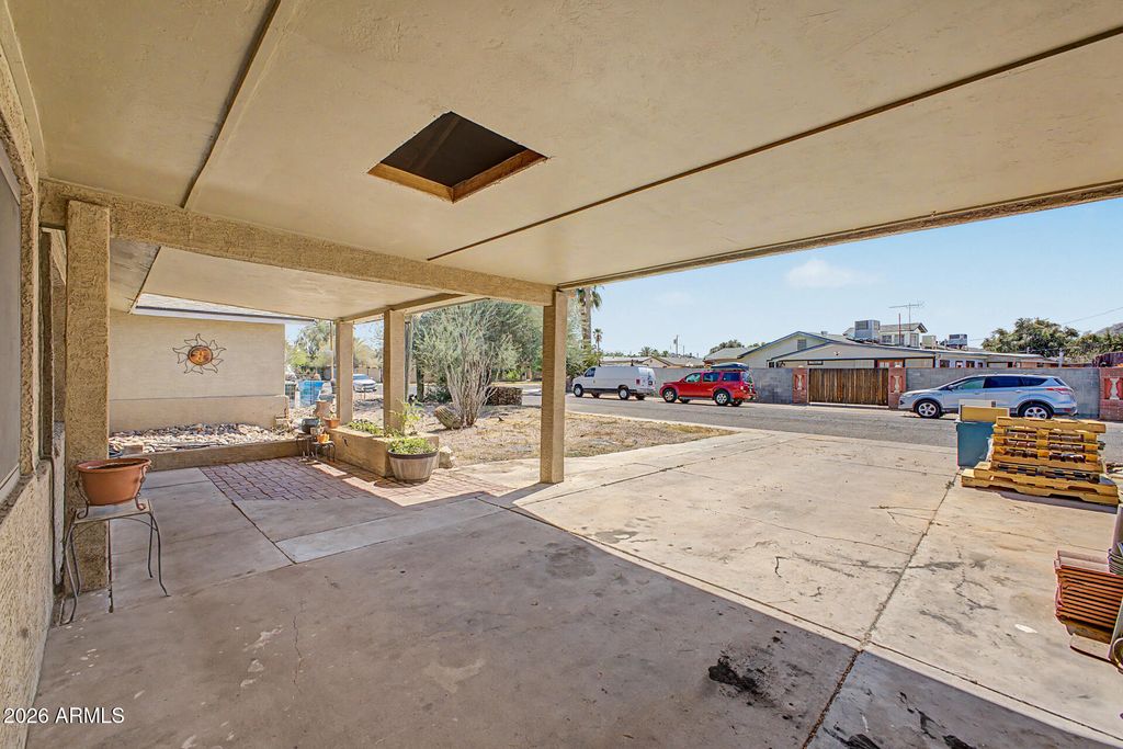 Image 8 of property listing at 13447 N 33RD Street, Phoenix, AZ 85032