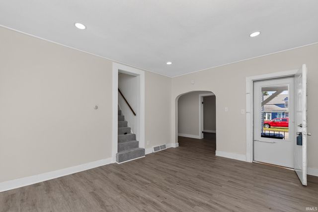 601 Aspenwald, Elkhart, IN 46516