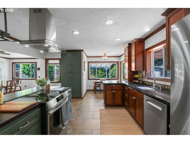 2312 5TH Ave, West Linn, OR 97068