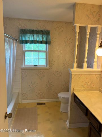 2502 Holly Ln, La Grange, KY 40031