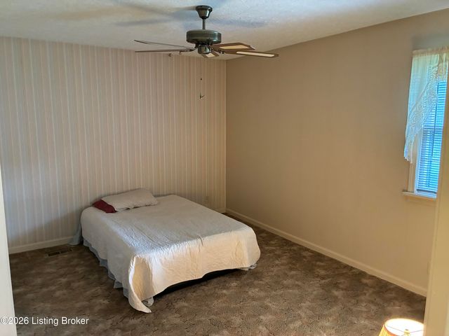 2502 Holly Ln, La Grange, KY 40031