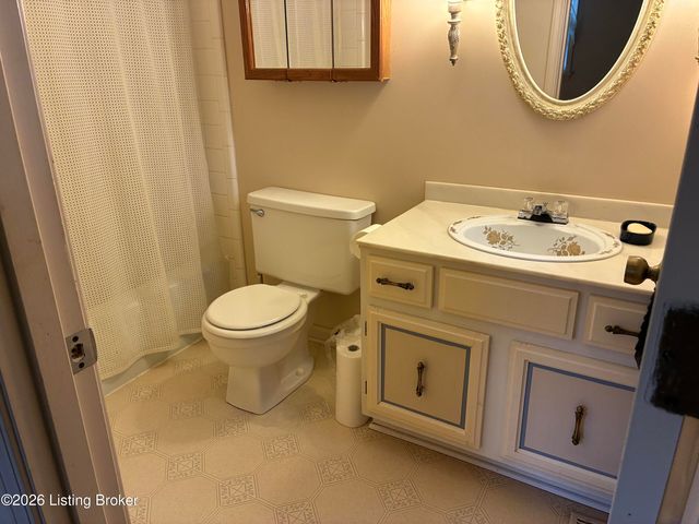 2502 Holly Ln, La Grange, KY 40031