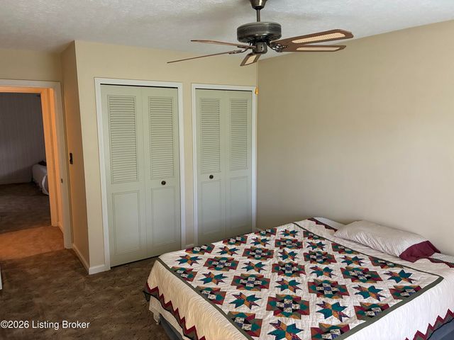 2502 Holly Ln, La Grange, KY 40031