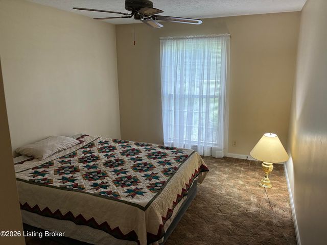 2502 Holly Ln, La Grange, KY 40031