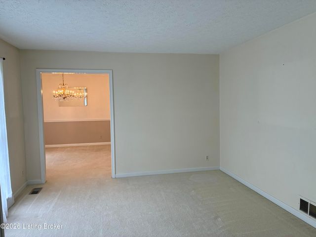 2502 Holly Ln, La Grange, KY 40031