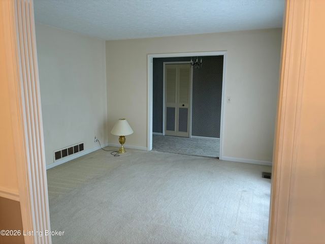 2502 Holly Ln, La Grange, KY 40031