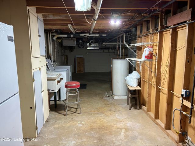 2502 Holly Ln, La Grange, KY 40031