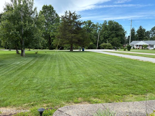 2502 Holly Ln, La Grange, KY 40031