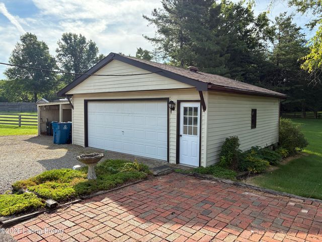 2502 Holly Ln, La Grange, KY 40031