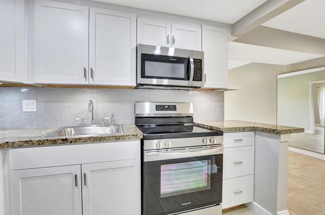 450 NW 20th Street 2020, Boca Raton, FL 33431