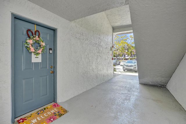 801 Lyons Road 19103, Coconut Creek, FL 33063