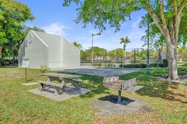 801 Lyons Road 19103, Coconut Creek, FL 33063