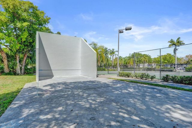 801 Lyons Road 19103, Coconut Creek, FL 33063