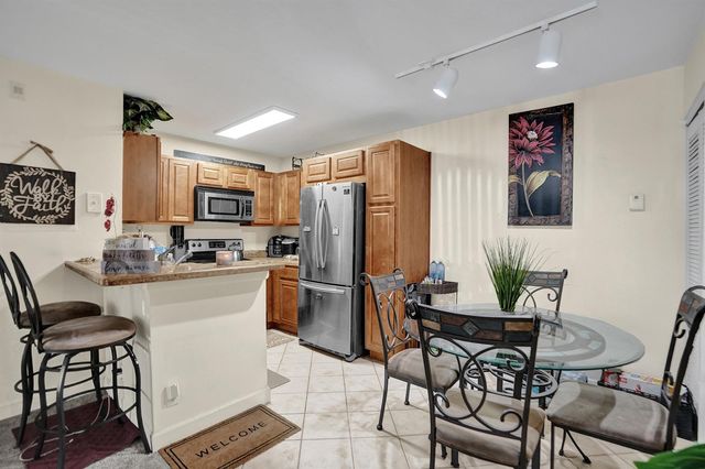 801 Lyons Road 19103, Coconut Creek, FL 33063