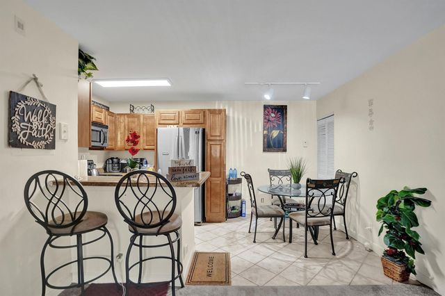 801 Lyons Road 19103, Coconut Creek, FL 33063