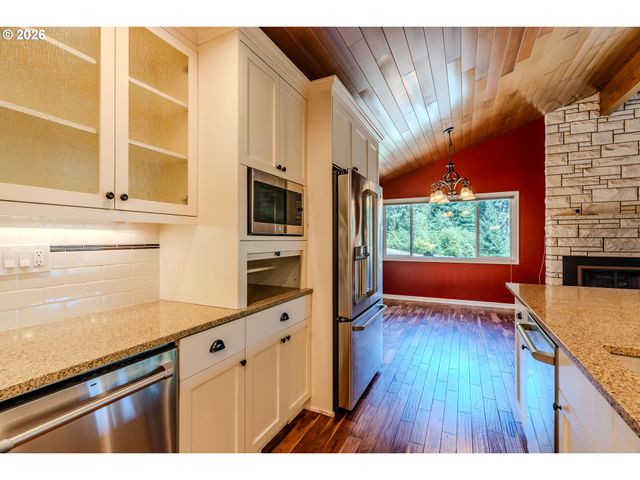 10731 Se EASTMONT Dr, Damascus, OR 97089