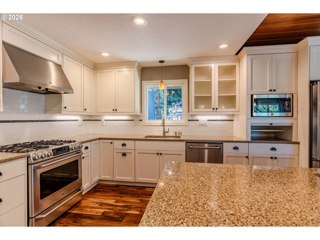 10731 Se EASTMONT Dr, Damascus, OR 97089