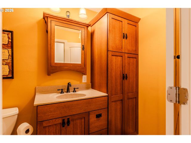10731 Se EASTMONT Dr, Damascus, OR 97089