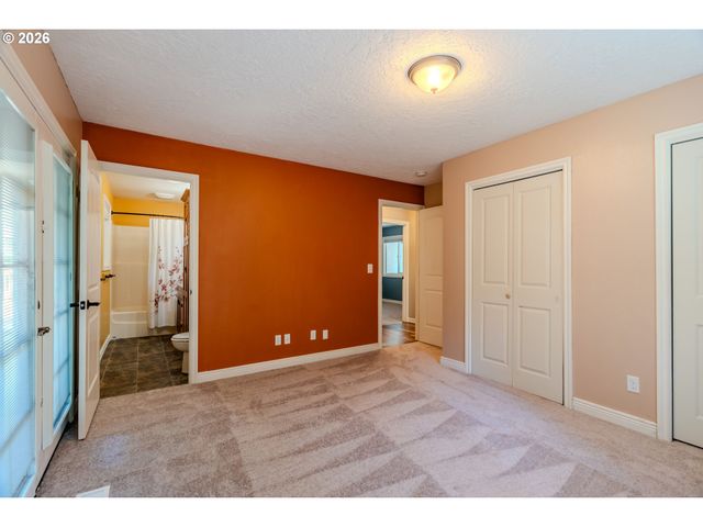 10731 Se EASTMONT Dr, Damascus, OR 97089