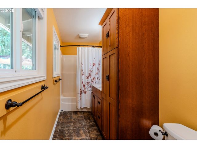 10731 Se EASTMONT Dr, Damascus, OR 97089