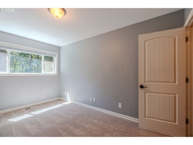10731 Se EASTMONT Dr, Damascus, OR 97089