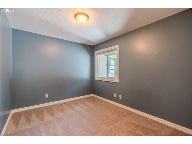 10731 Se EASTMONT Dr, Damascus, OR 97089