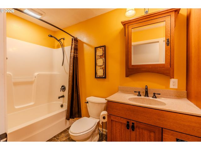 10731 Se EASTMONT Dr, Damascus, OR 97089