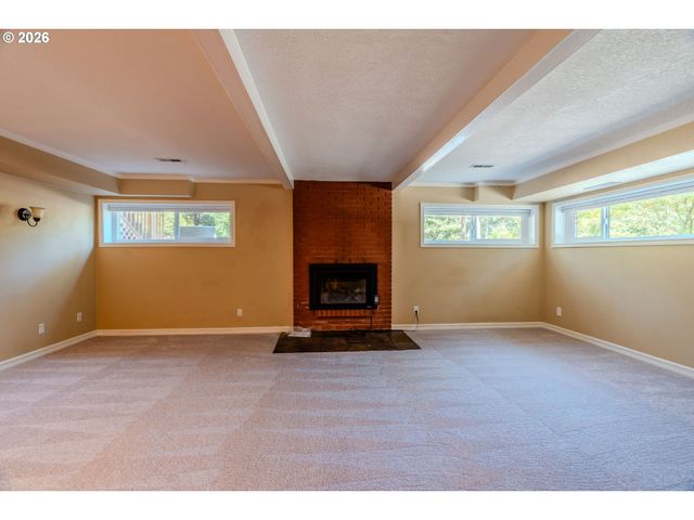 10731 Se EASTMONT Dr, Damascus, OR 97089