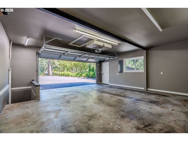 10731 Se EASTMONT Dr, Damascus, OR 97089