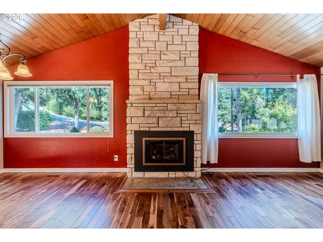 10731 Se EASTMONT Dr, Damascus, OR 97089