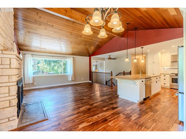 10731 Se EASTMONT Dr, Damascus, OR 97089
