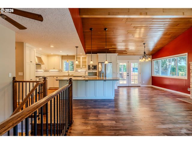 10731 Se EASTMONT Dr, Damascus, OR 97089