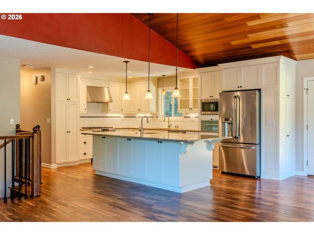 10731 Se EASTMONT Dr, Damascus, OR 97089