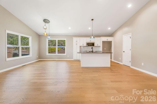 1196 Crabtree Road, Waynesville, NC 28785
