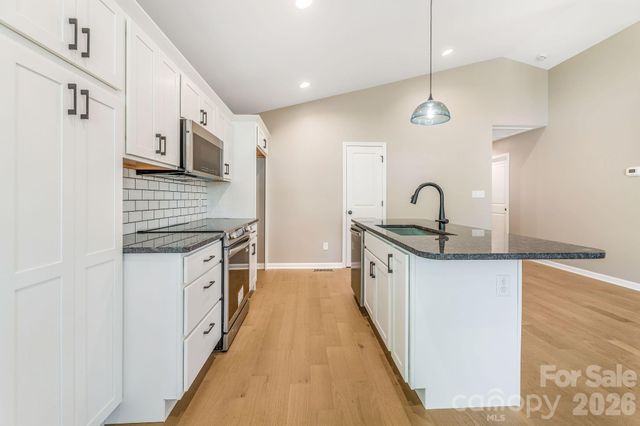 1196 Crabtree Road, Waynesville, NC 28785