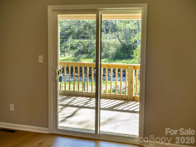 1196 Crabtree Road, Waynesville, NC 28785