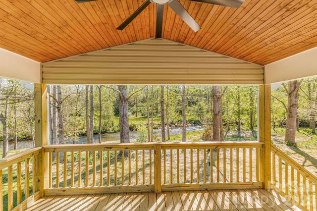 1196 Crabtree Road, Waynesville, NC 28785