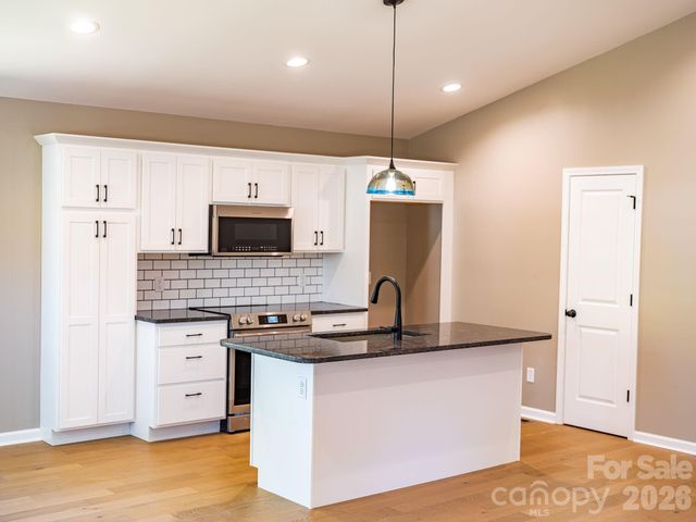 1196 Crabtree Road, Waynesville, NC 28785