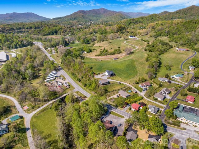1196 Crabtree Road, Waynesville, NC 28785