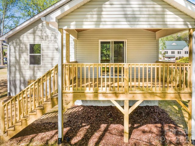 1196 Crabtree Road, Waynesville, NC 28785