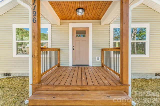 1196 Crabtree Road, Waynesville, NC 28785