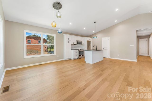 1196 Crabtree Road, Waynesville, NC 28785