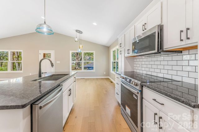 1196 Crabtree Road, Waynesville, NC 28785