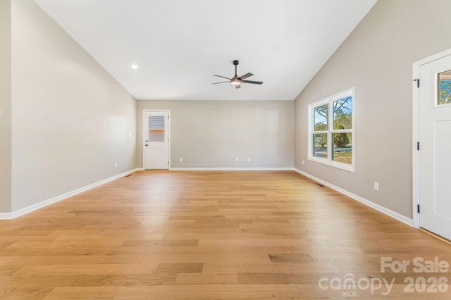 1196 Crabtree Road, Waynesville, NC 28785