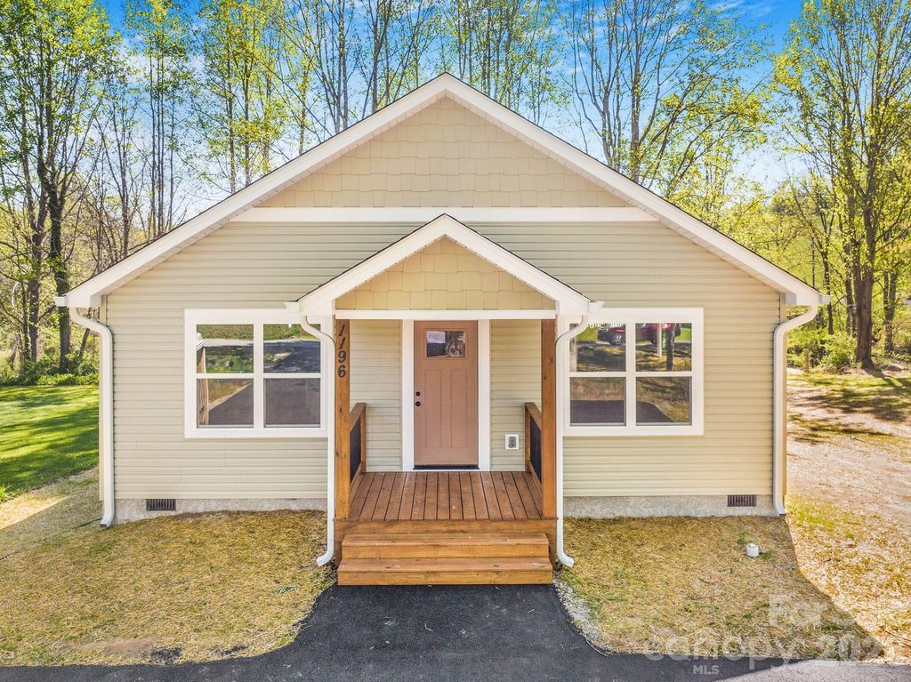 1196 Crabtree Road, Waynesville, NC 28785