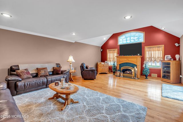 1 River Drive, Farmingdale, NJ 07727