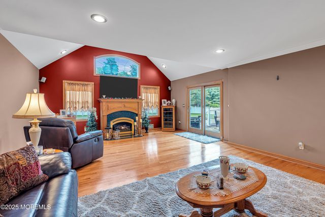 1 River Drive, Farmingdale, NJ 07727